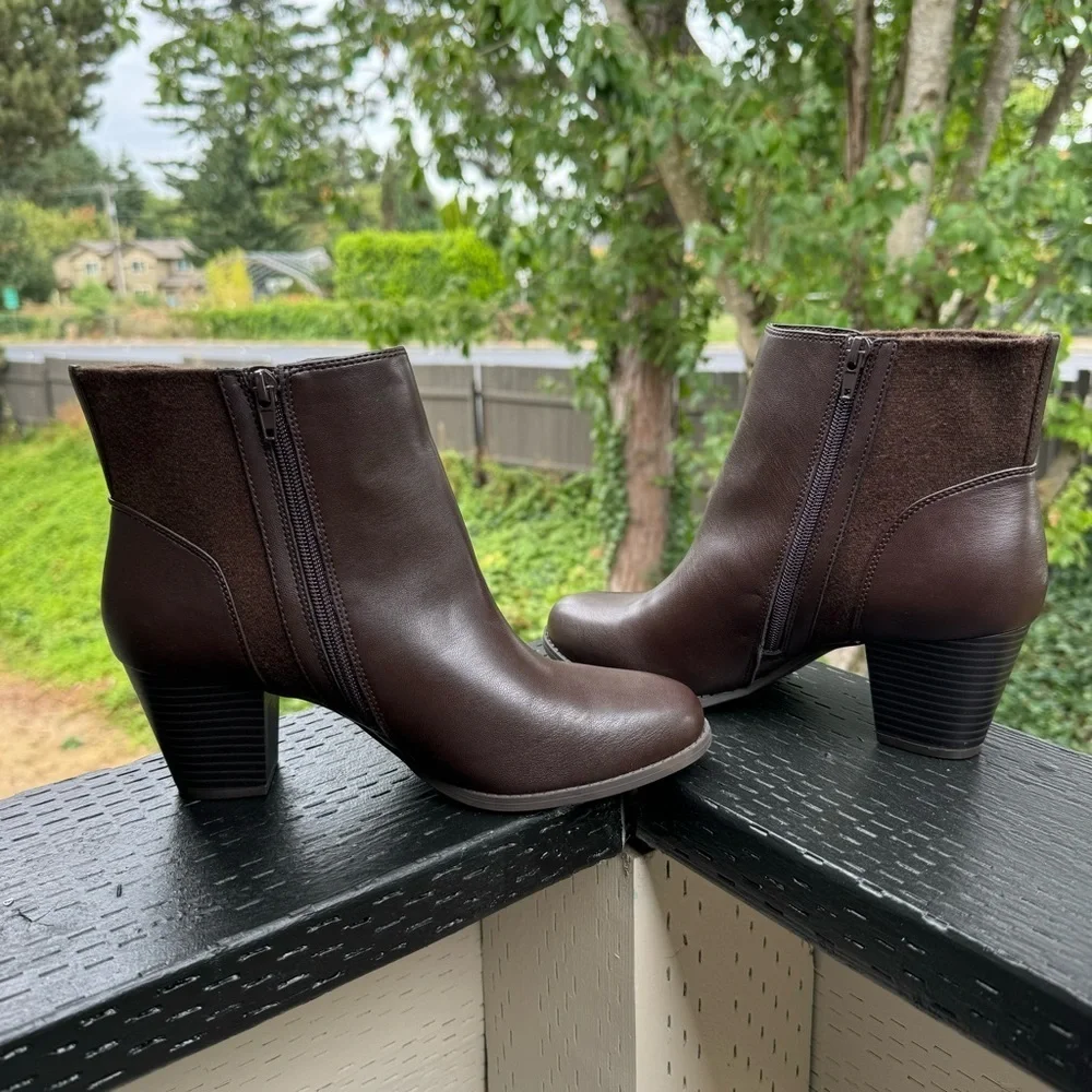 Kelly & Katie Women’s Jadona Block Heel Booties in Brown Size 10‎